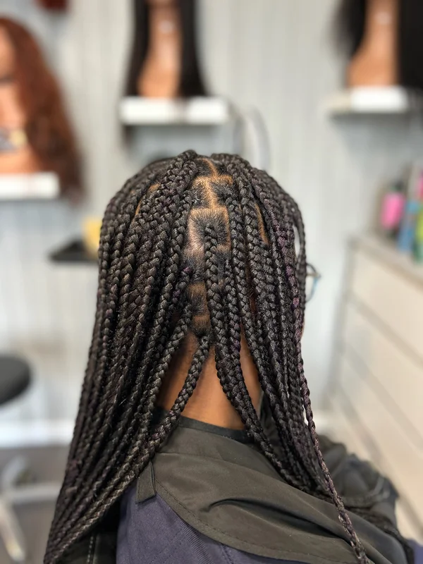 Knotless Braids/ Medium